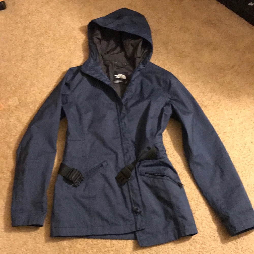 North face womens hooded raincoat w waist strap Great condition